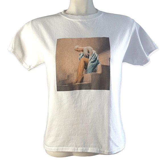 Ariana Grande official merchandise rare pose size medium logo - Picture 2 of 10